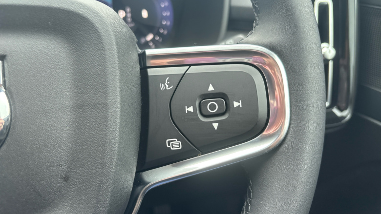 Volvo XC40 2.0 B3P Plus Black Edition 5dr Auto Petrol Estate